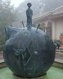 Hommage au Petit Prince de Saint-Exupéry, bien installé sur l'astéroïde B-612, au Musée de Hakone, Japon.
